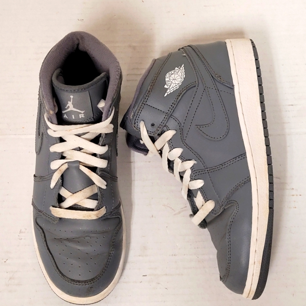 Jordan 1 Mid Wolf Grey White Size 5.5